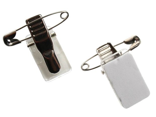Drukgevoelig bevestiging clipje voorzien van knijpertje en veiligheidsspeld op een kunststof rubber basis met een plakstrip